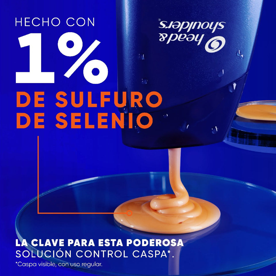 Botella de Head & Shoulders Clinical Strength con líquido naranja cayendo sobre fondo azul, con texto "Fórmula 1% de Sulfuro de Selenio: la Clave para esta Poderosa Solución Control Caspa*"